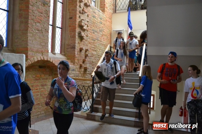 Zdjęcie w galerii na portalu naszraciborz.pl: Światowe Dni Młodzieży - obchody na Zamku Piastowskim w Raciborzu połączone z jarmarkiem wiadomości z regionu