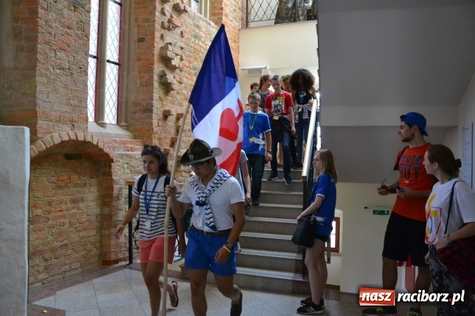 Zdjęcie w galerii na portalu naszraciborz.pl: Światowe Dni Młodzieży - obchody na Zamku Piastowskim w Raciborzu połączone z jarmarkiem wiadomości z regionu