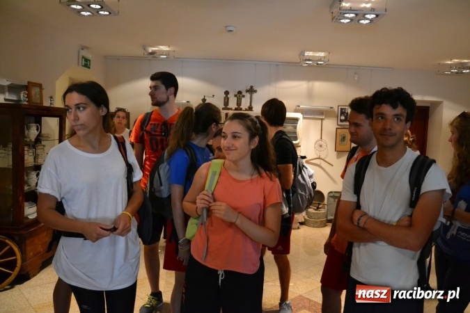 Zdjęcie w galerii na portalu naszraciborz.pl: Światowe Dni Młodzieży - obchody na Zamku Piastowskim w Raciborzu połączone z jarmarkiem wiadomości z regionu