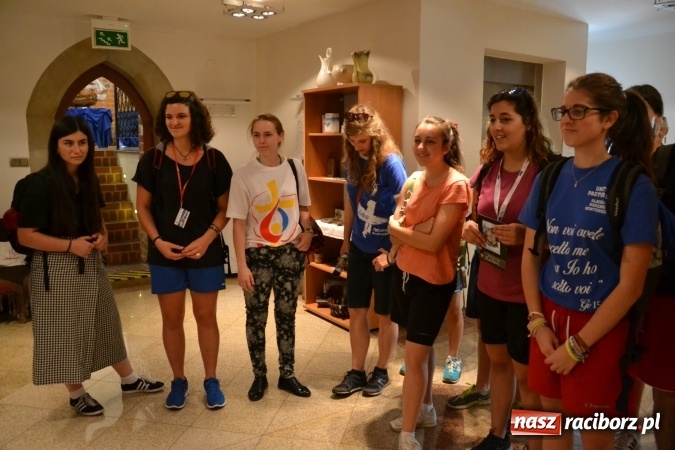 Zdjęcie w galerii na portalu naszraciborz.pl: Światowe Dni Młodzieży - obchody na Zamku Piastowskim w Raciborzu połączone z jarmarkiem wiadomości z regionu