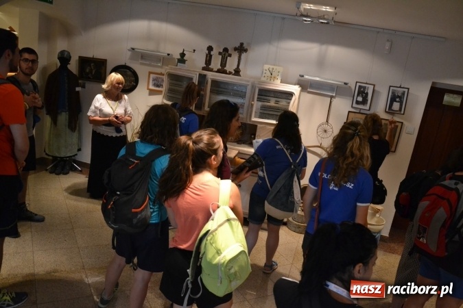 Zdjęcie w galerii na portalu naszraciborz.pl: Światowe Dni Młodzieży - obchody na Zamku Piastowskim w Raciborzu połączone z jarmarkiem wiadomości z regionu