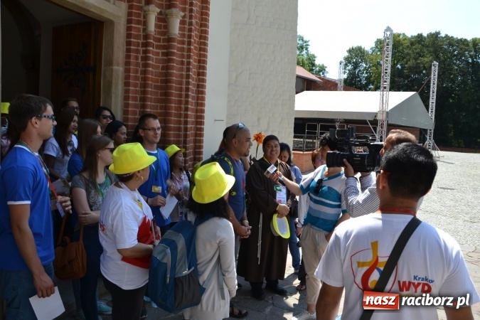 Zdjęcie w galerii na portalu naszraciborz.pl: Światowe Dni Młodzieży - obchody na Zamku Piastowskim w Raciborzu połączone z jarmarkiem wiadomości z regionu
