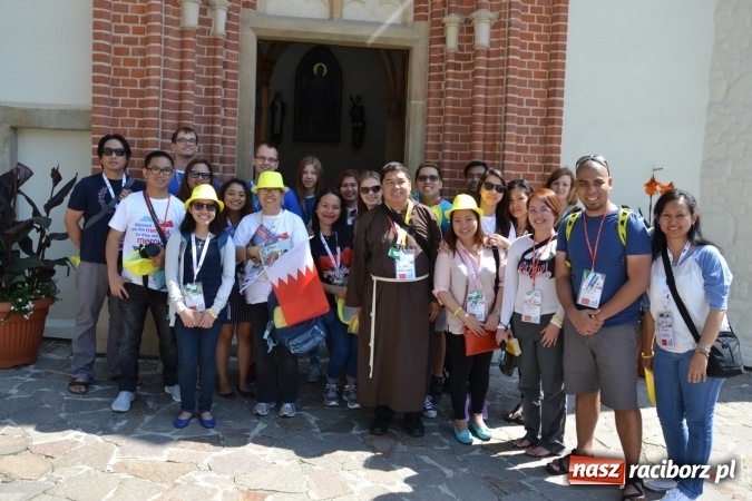 Zdjęcie w galerii na portalu naszraciborz.pl: Światowe Dni Młodzieży - obchody na Zamku Piastowskim w Raciborzu połączone z jarmarkiem wiadomości z regionu