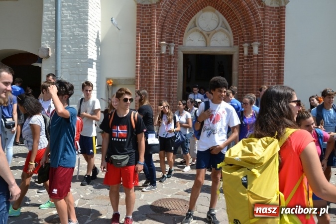 Zdjęcie w galerii na portalu naszraciborz.pl: Światowe Dni Młodzieży - obchody na Zamku Piastowskim w Raciborzu połączone z jarmarkiem wiadomości z regionu