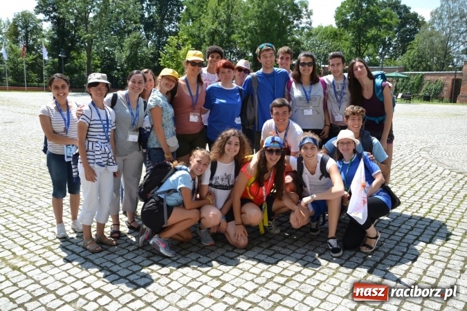 Zdjęcie w galerii na portalu naszraciborz.pl: Światowe Dni Młodzieży - obchody na Zamku Piastowskim w Raciborzu połączone z jarmarkiem wiadomości z regionu