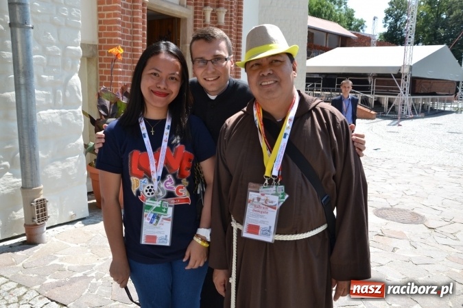 Zdjęcie w galerii na portalu naszraciborz.pl: Światowe Dni Młodzieży - obchody na Zamku Piastowskim w Raciborzu połączone z jarmarkiem wiadomości z regionu