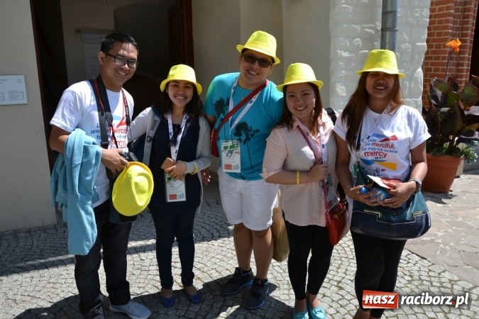 Zdjęcie w galerii na portalu naszraciborz.pl: Światowe Dni Młodzieży - obchody na Zamku Piastowskim w Raciborzu połączone z jarmarkiem wiadomości z regionu