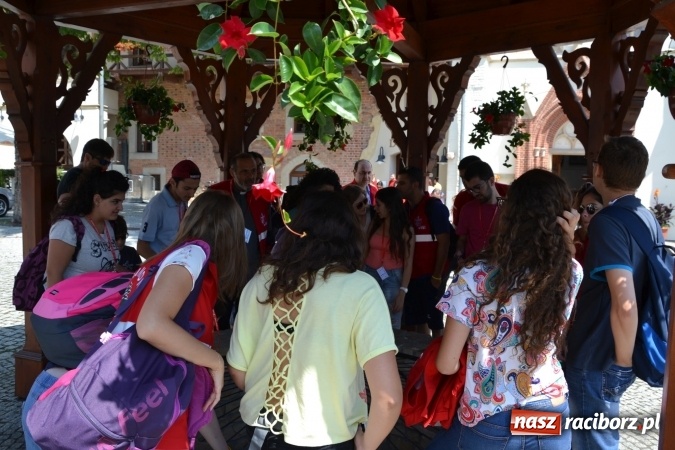 Zdjęcie w galerii na portalu naszraciborz.pl: Światowe Dni Młodzieży - obchody na Zamku Piastowskim w Raciborzu połączone z jarmarkiem wiadomości z regionu