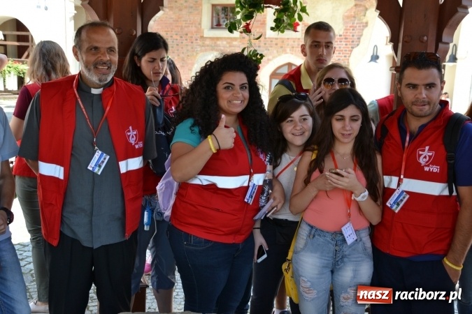 Zdjęcie w galerii na portalu naszraciborz.pl: Światowe Dni Młodzieży - obchody na Zamku Piastowskim w Raciborzu połączone z jarmarkiem wiadomości z regionu
