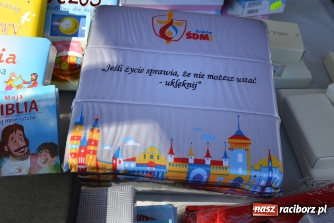 Zdjęcie w galerii na portalu naszraciborz.pl: Światowe Dni Młodzieży - obchody na Zamku Piastowskim w Raciborzu połączone z jarmarkiem wiadomości z regionu