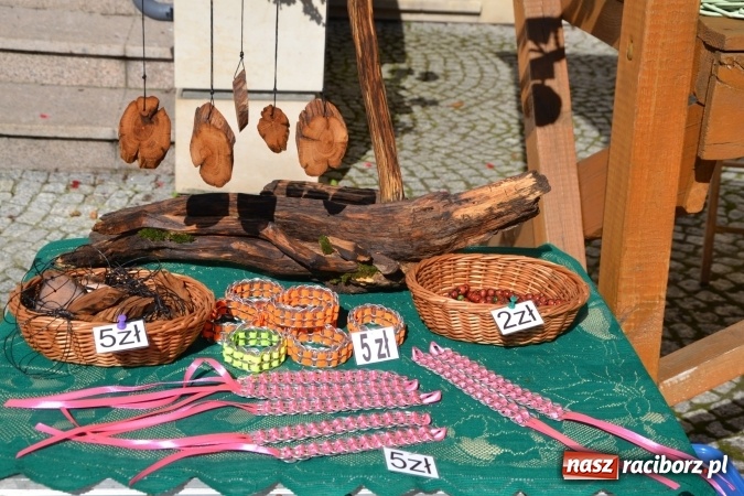 Zdjęcie w galerii na portalu naszraciborz.pl: Światowe Dni Młodzieży - obchody na Zamku Piastowskim w Raciborzu połączone z jarmarkiem wiadomości z regionu