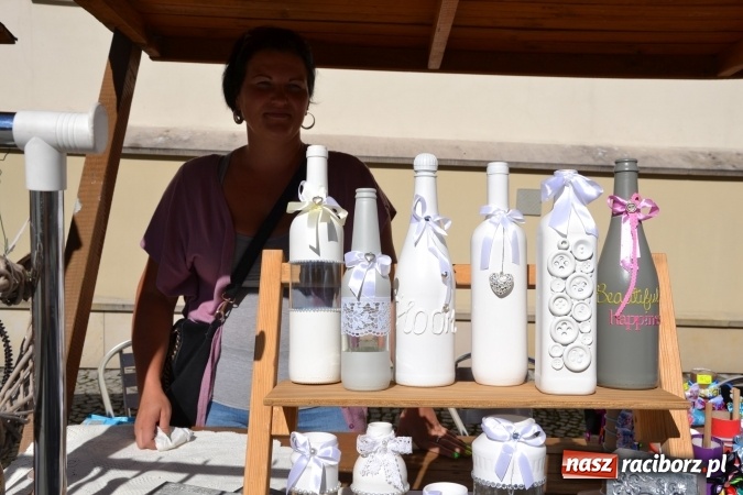 Zdjęcie w galerii na portalu naszraciborz.pl: Światowe Dni Młodzieży - obchody na Zamku Piastowskim w Raciborzu połączone z jarmarkiem wiadomości z regionu