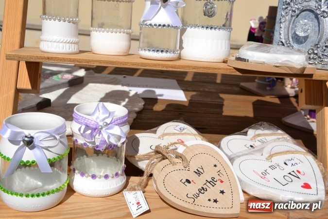 Zdjęcie w galerii na portalu naszraciborz.pl: Światowe Dni Młodzieży - obchody na Zamku Piastowskim w Raciborzu połączone z jarmarkiem wiadomości z regionu