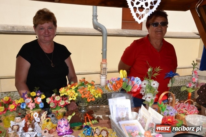 Zdjęcie w galerii na portalu naszraciborz.pl: Światowe Dni Młodzieży - obchody na Zamku Piastowskim w Raciborzu połączone z jarmarkiem wiadomości z regionu