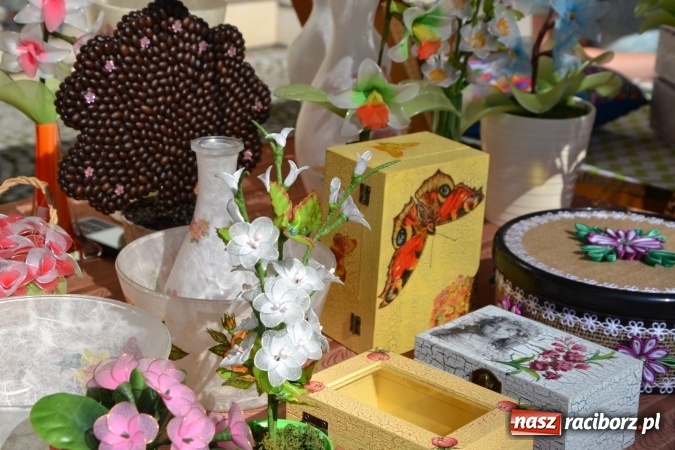 Zdjęcie w galerii na portalu naszraciborz.pl: Światowe Dni Młodzieży - obchody na Zamku Piastowskim w Raciborzu połączone z jarmarkiem wiadomości z regionu