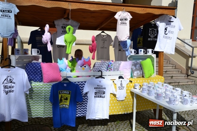 Zdjęcie w galerii na portalu naszraciborz.pl: Światowe Dni Młodzieży - obchody na Zamku Piastowskim w Raciborzu połączone z jarmarkiem wiadomości z regionu