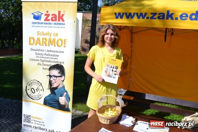 Zdjęcie w galerii na portalu naszraciborz.pl: Światowe Dni Młodzieży - obchody na Zamku Piastowskim w Raciborzu połączone z jarmarkiem wiadomości z regionu