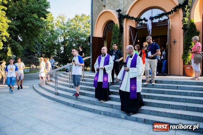 Zdjęcie w galerii na portalu naszraciborz.pl: ŚDM: Droga Krzyżowa przeszła ulicami miasta wiadomości z regionu