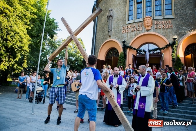 Zdjęcie w galerii na portalu naszraciborz.pl: ŚDM: Droga Krzyżowa przeszła ulicami miasta wiadomości z regionu