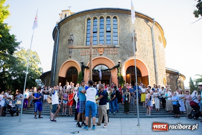 Zdjęcie w galerii na portalu naszraciborz.pl: ŚDM: Droga Krzyżowa przeszła ulicami miasta wiadomości z regionu