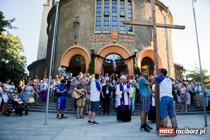Zdjęcie w galerii na portalu naszraciborz.pl: ŚDM: Droga Krzyżowa przeszła ulicami miasta wiadomości z regionu