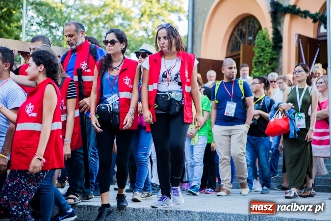 Zdjęcie w galerii na portalu naszraciborz.pl: ŚDM: Droga Krzyżowa przeszła ulicami miasta wiadomości z regionu