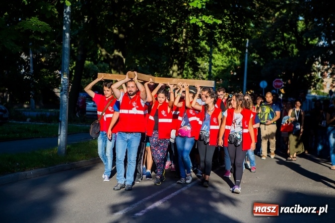 Zdjęcie w galerii na portalu naszraciborz.pl: ŚDM: Droga Krzyżowa przeszła ulicami miasta wiadomości z regionu