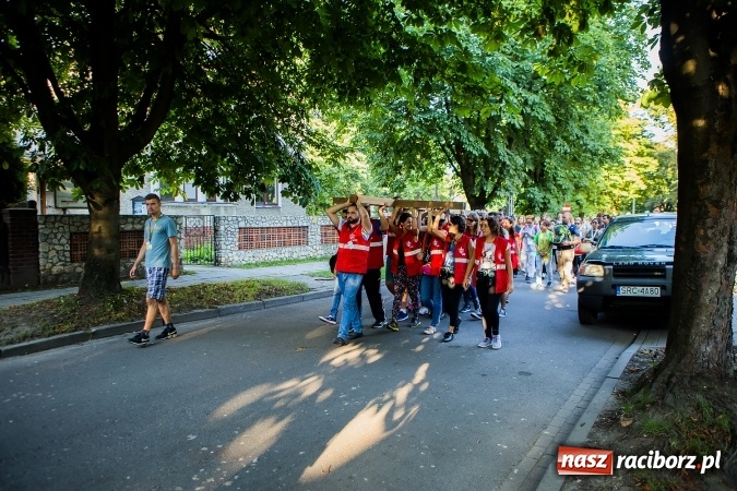 Zdjęcie w galerii na portalu naszraciborz.pl: ŚDM: Droga Krzyżowa przeszła ulicami miasta wiadomości z regionu