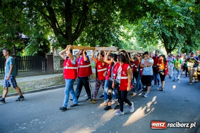 Zdjęcie w galerii na portalu naszraciborz.pl: ŚDM: Droga Krzyżowa przeszła ulicami miasta wiadomości z regionu