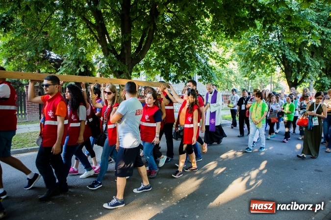 Zdjęcie w galerii na portalu naszraciborz.pl: ŚDM: Droga Krzyżowa przeszła ulicami miasta wiadomości z regionu