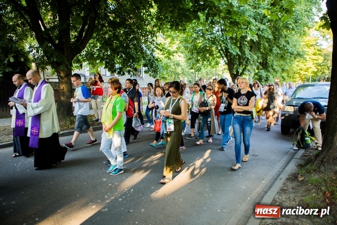 Zdjęcie w galerii na portalu naszraciborz.pl: ŚDM: Droga Krzyżowa przeszła ulicami miasta wiadomości z regionu