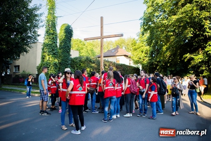 Zdjęcie w galerii na portalu naszraciborz.pl: ŚDM: Droga Krzyżowa przeszła ulicami miasta wiadomości z regionu
