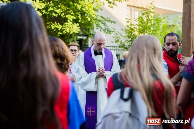 Zdjęcie w galerii na portalu naszraciborz.pl: ŚDM: Droga Krzyżowa przeszła ulicami miasta wiadomości z regionu