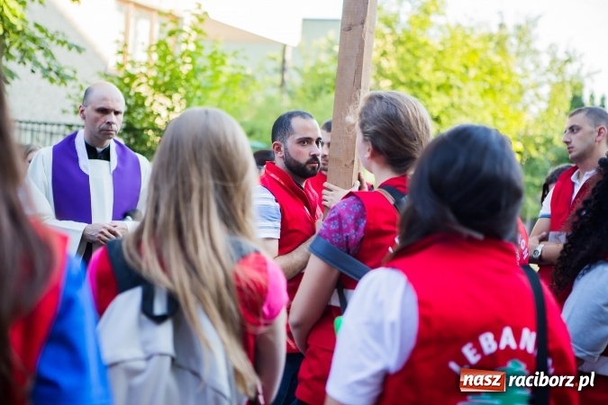 Zdjęcie w galerii na portalu naszraciborz.pl: ŚDM: Droga Krzyżowa przeszła ulicami miasta wiadomości z regionu