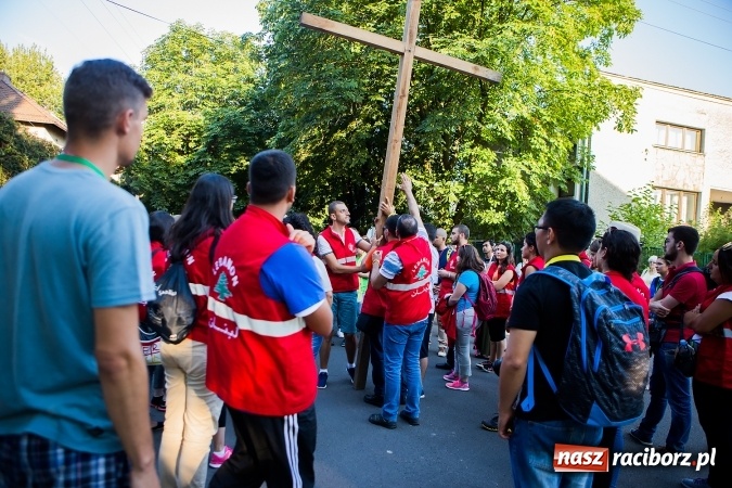 Zdjęcie w galerii na portalu naszraciborz.pl: ŚDM: Droga Krzyżowa przeszła ulicami miasta wiadomości z regionu