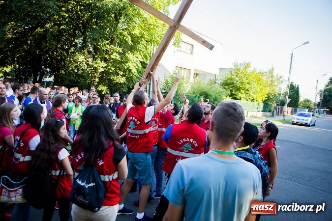 Zdjęcie w galerii na portalu naszraciborz.pl: ŚDM: Droga Krzyżowa przeszła ulicami miasta wiadomości z regionu