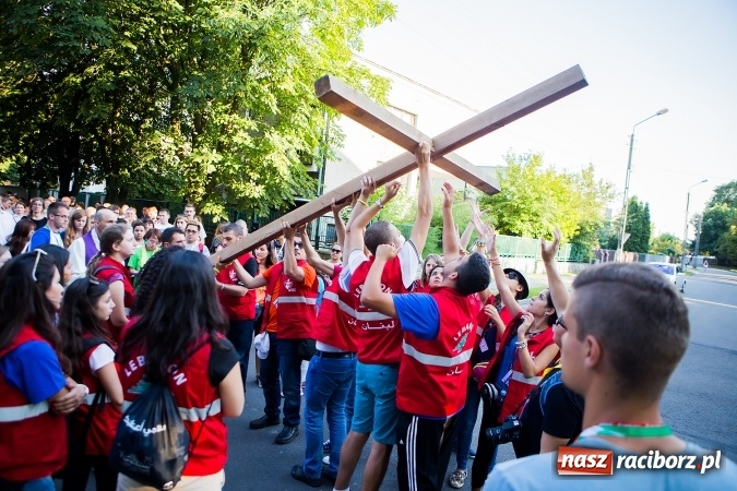 Zdjęcie w galerii na portalu naszraciborz.pl: ŚDM: Droga Krzyżowa przeszła ulicami miasta wiadomości z regionu