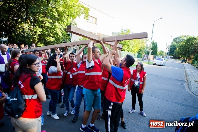 Zdjęcie w galerii na portalu naszraciborz.pl: ŚDM: Droga Krzyżowa przeszła ulicami miasta wiadomości z regionu