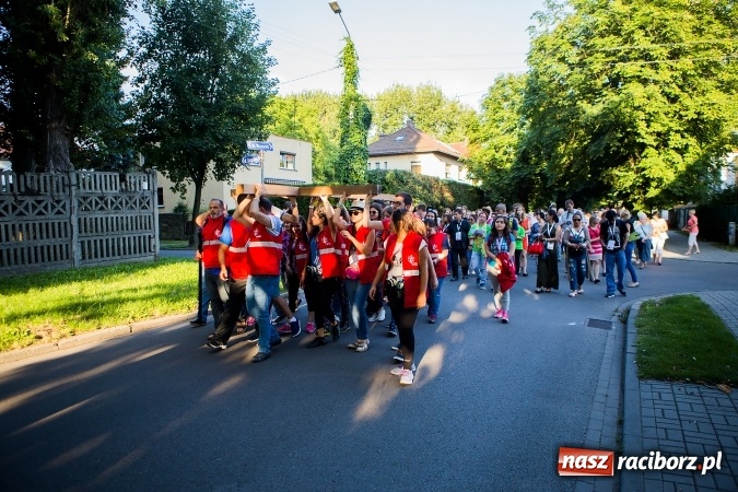 Zdjęcie w galerii na portalu naszraciborz.pl: ŚDM: Droga Krzyżowa przeszła ulicami miasta wiadomości z regionu