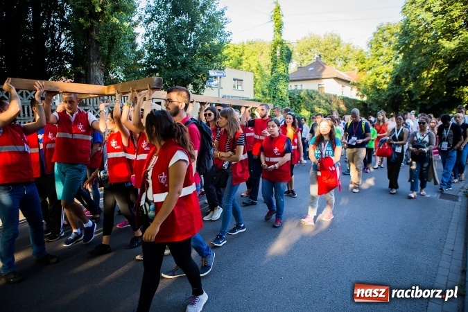 Zdjęcie w galerii na portalu naszraciborz.pl: ŚDM: Droga Krzyżowa przeszła ulicami miasta wiadomości z regionu