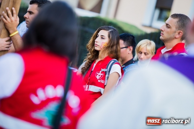 Zdjęcie w galerii na portalu naszraciborz.pl: ŚDM: Droga Krzyżowa przeszła ulicami miasta wiadomości z regionu