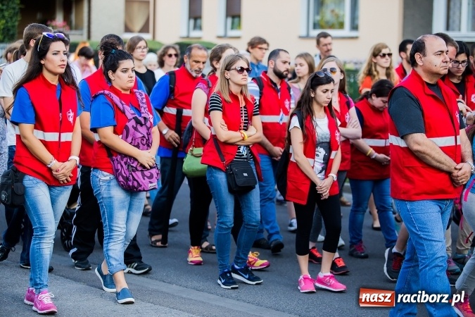 Zdjęcie w galerii na portalu naszraciborz.pl: ŚDM: Droga Krzyżowa przeszła ulicami miasta wiadomości z regionu