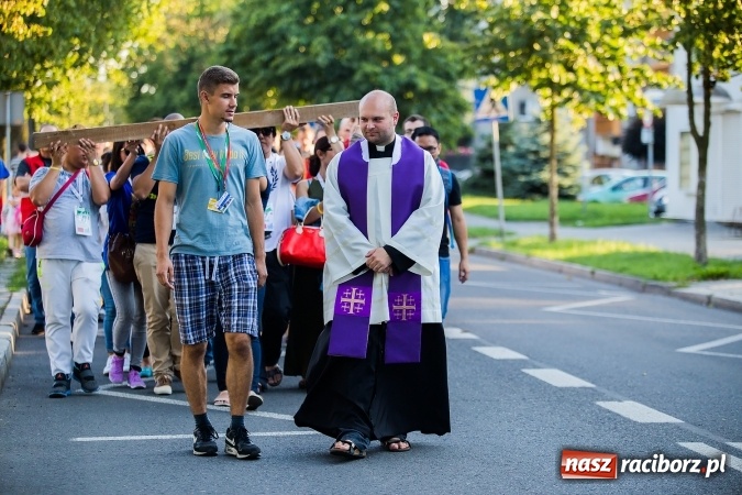Zdjęcie w galerii na portalu naszraciborz.pl: ŚDM: Droga Krzyżowa przeszła ulicami miasta wiadomości z regionu