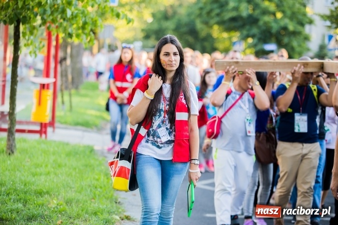 Zdjęcie w galerii na portalu naszraciborz.pl: ŚDM: Droga Krzyżowa przeszła ulicami miasta wiadomości z regionu