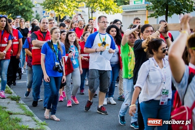 Zdjęcie w galerii na portalu naszraciborz.pl: ŚDM: Droga Krzyżowa przeszła ulicami miasta wiadomości z regionu