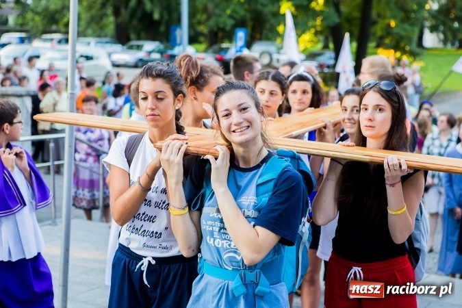 Zdjęcie w galerii na portalu naszraciborz.pl: ŚDM: Droga Krzyżowa przeszła ulicami miasta wiadomości z regionu