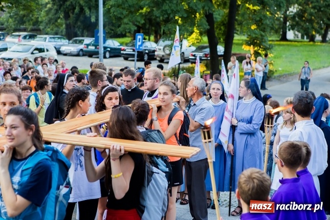 Zdjęcie w galerii na portalu naszraciborz.pl: ŚDM: Droga Krzyżowa przeszła ulicami miasta wiadomości z regionu