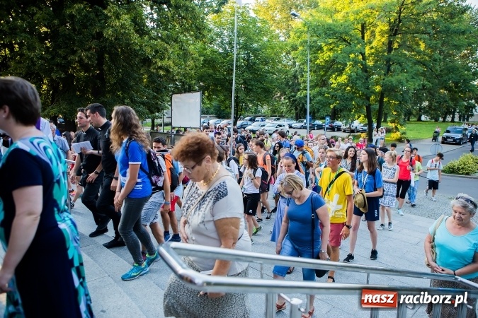 Zdjęcie w galerii na portalu naszraciborz.pl: ŚDM: Droga Krzyżowa przeszła ulicami miasta wiadomości z regionu