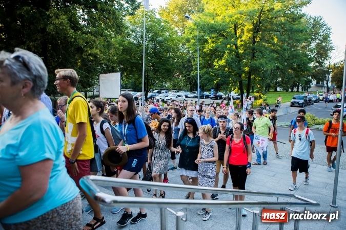 Zdjęcie w galerii na portalu naszraciborz.pl: ŚDM: Droga Krzyżowa przeszła ulicami miasta wiadomości z regionu