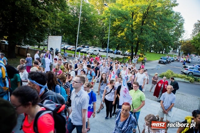 Zdjęcie w galerii na portalu naszraciborz.pl: ŚDM: Droga Krzyżowa przeszła ulicami miasta wiadomości z regionu